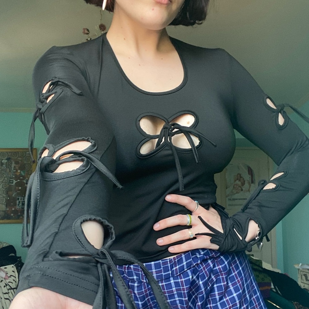 Butterfly stringy long sleeve🖤🖤🦨